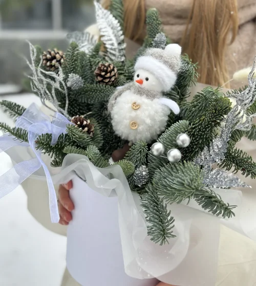 Новогодняя композиция Снеговичок