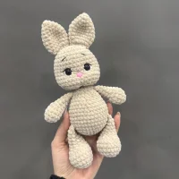 Игрушка Зайчик плюшевый вязаный