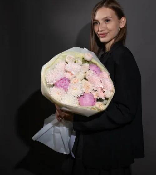 Букет цветов с пионами Летний