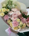 Букет цветов Школьник №2 с хризантемой, кустовыми розами и эустомой