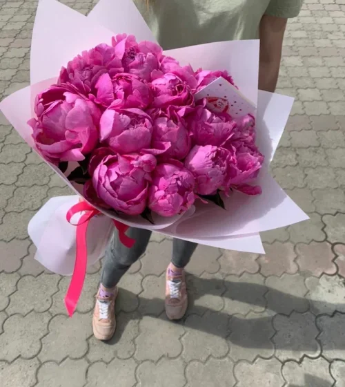 Букет из 15 пионов