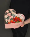 Подарочный набор Клубничный поцелуй с кустовыми розами