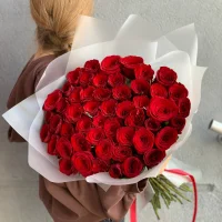 Букет из 51 розы Рэд Наоми 60 см