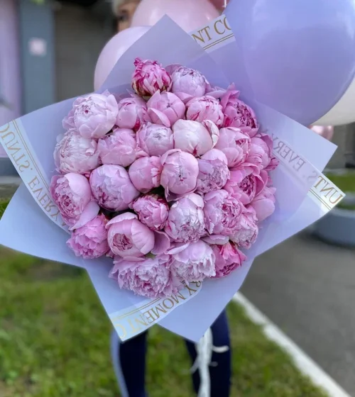Букет из 31 пиона