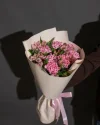 Букет цветов Розовое вино из диантусов и альстромерий
