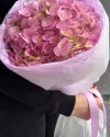 Букет розовая гортензия в оформлении