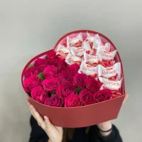 Подарочный набор Сердце с розами и рафаэлло
