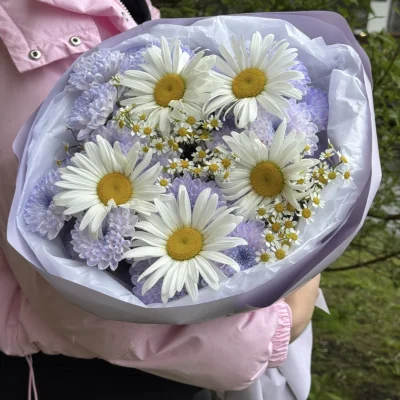 Букет сиреневый с ромашками