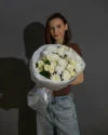 Букет цветов Белое утро с хризантемой и кустовыми розами