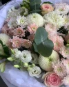 Букет из хризантемы и эустомы Интрига