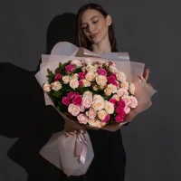 Букет кустовая роза М